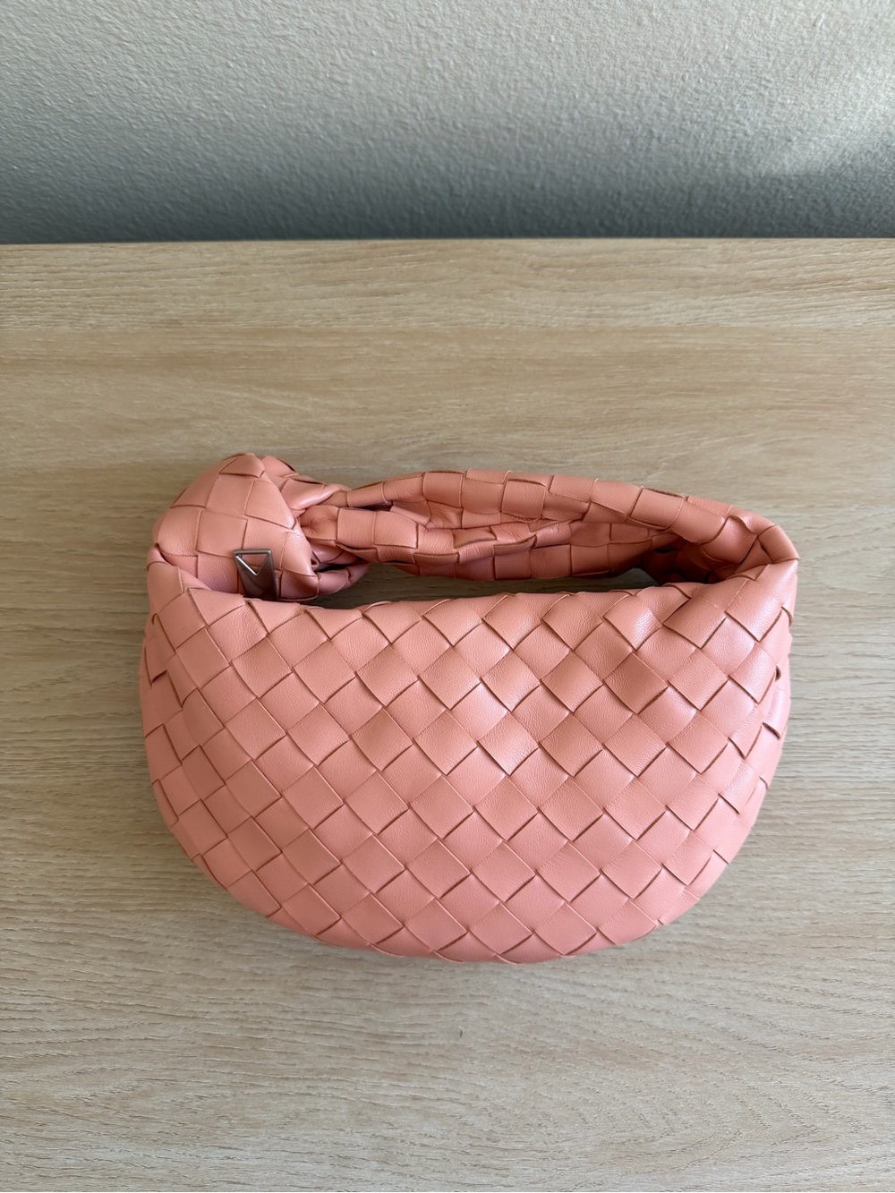 Bottega Veneta Mini Jodie in peachy pink - Picture 3 of 9